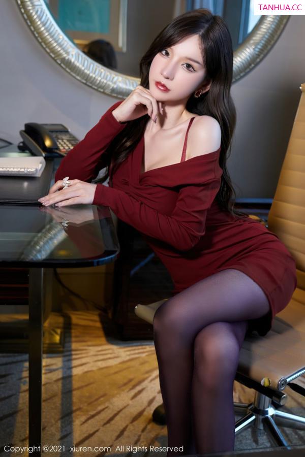 周于希dummy  轻熟女友周于希 猩红多姿的服饰第25张图片